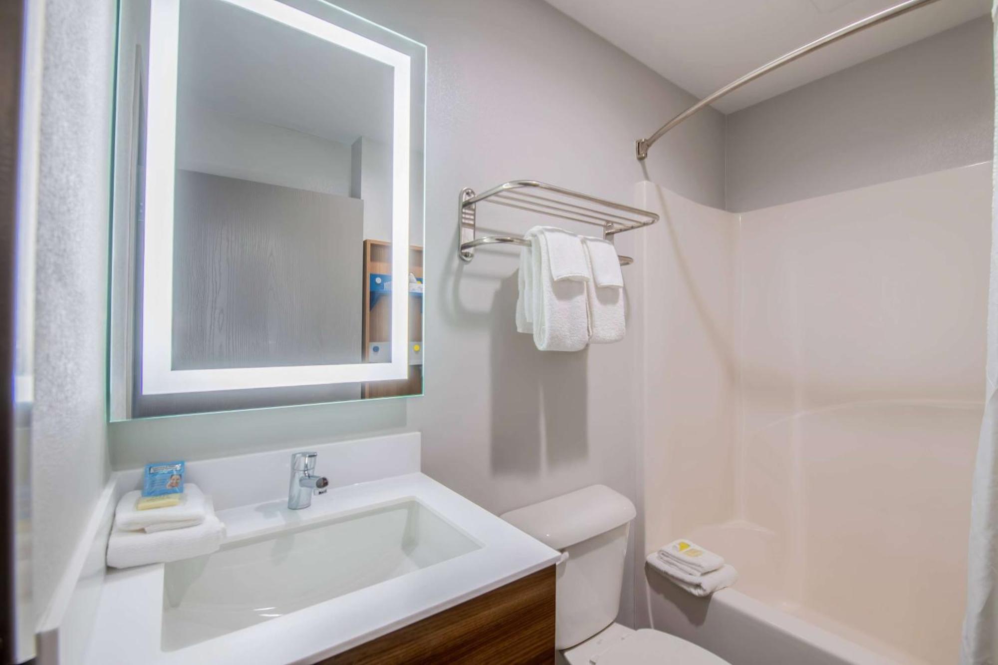 Microtel And By Wyndham Sc 2*
